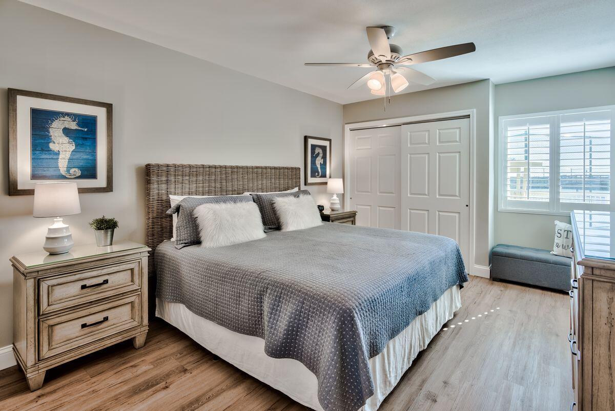 HOLIDAY SURF & RACQUET CLUB - Residential