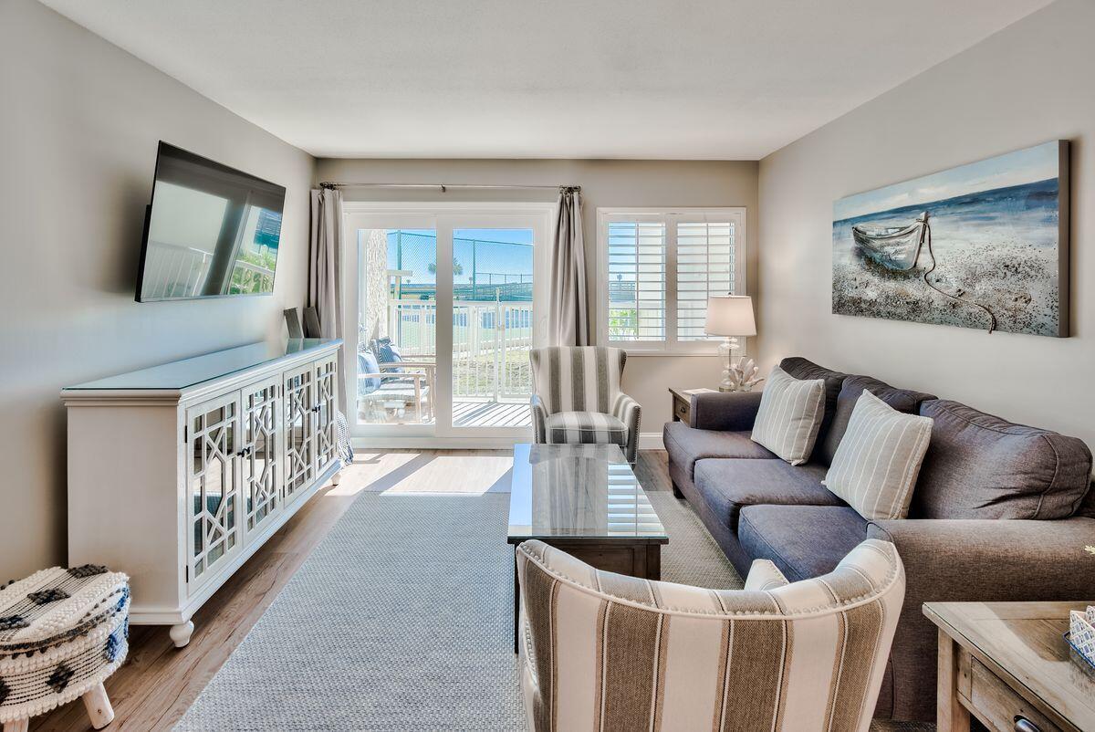 HOLIDAY SURF & RACQUET CLUB - Residential