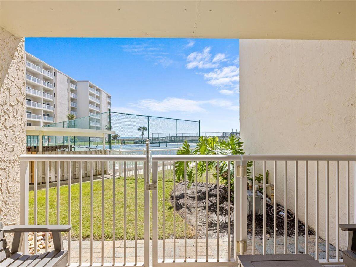 HOLIDAY SURF & RACQUET CLUB - Residential