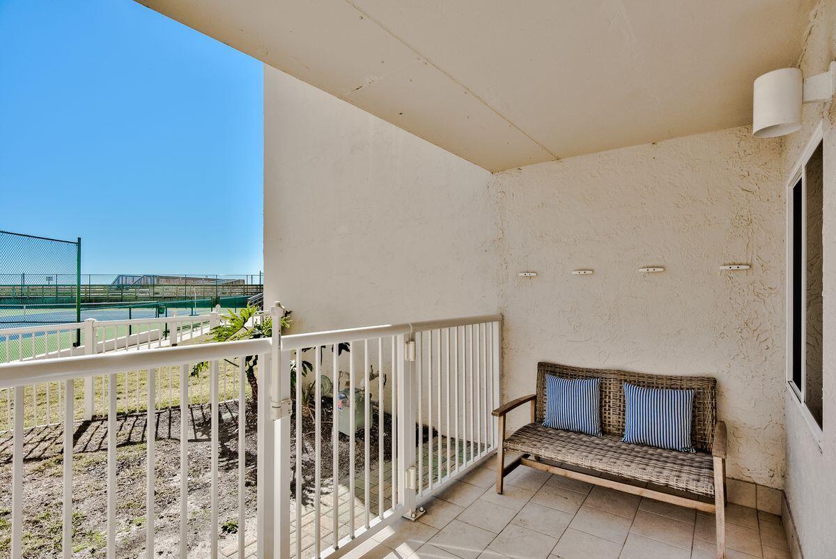 HOLIDAY SURF & RACQUET CLUB - Residential