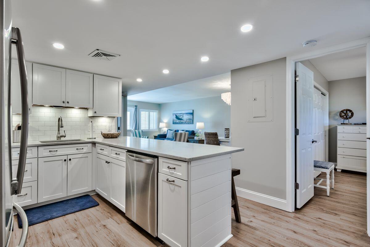 HOLIDAY SURF & RACQUET CLUB - Residential