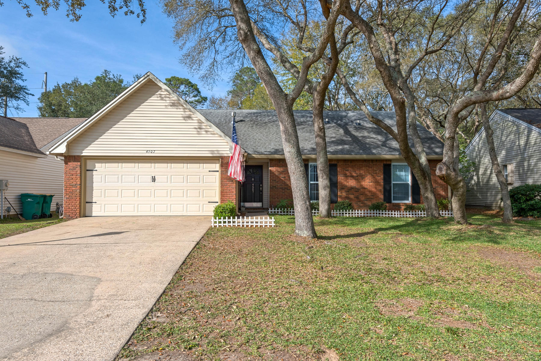 PARKWOOD LANE BLUEWATER BAY - Residential