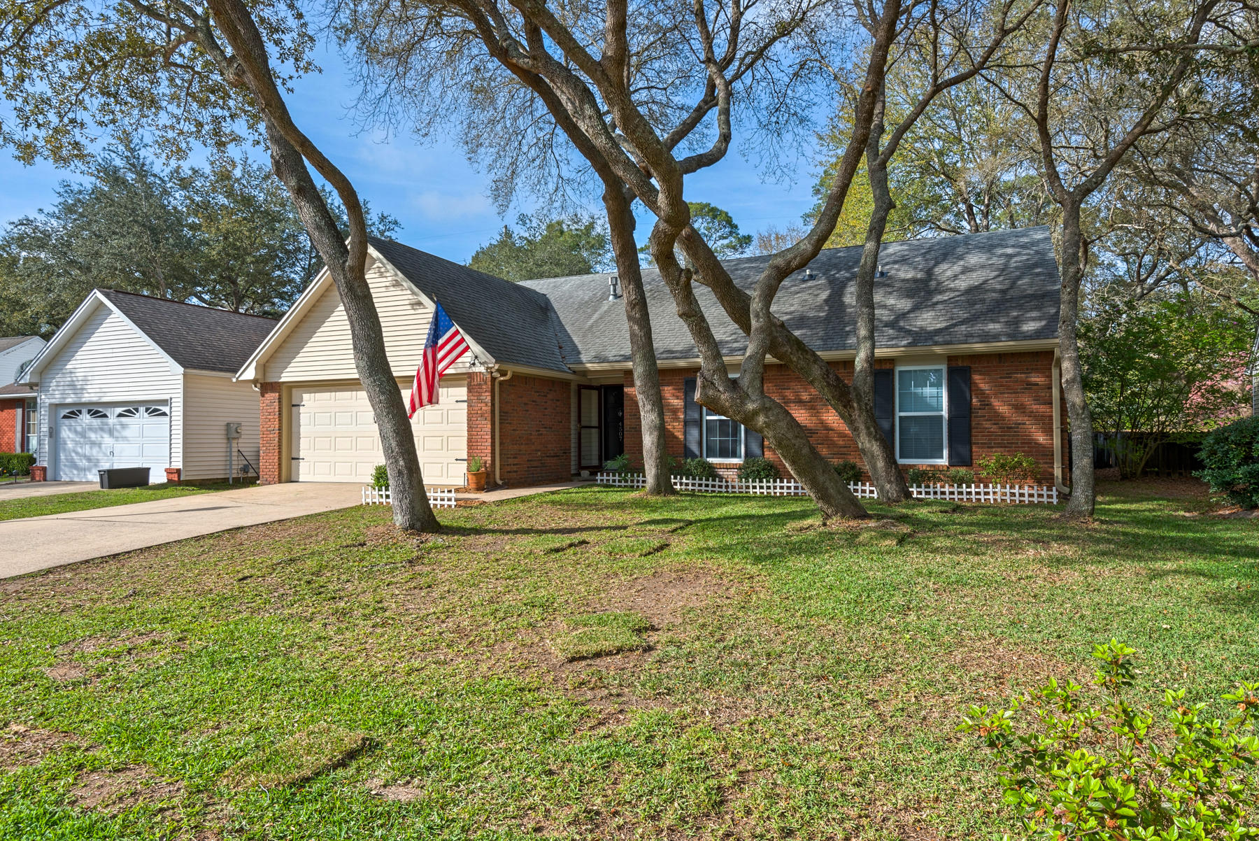 PARKWOOD LANE BLUEWATER BAY - Residential