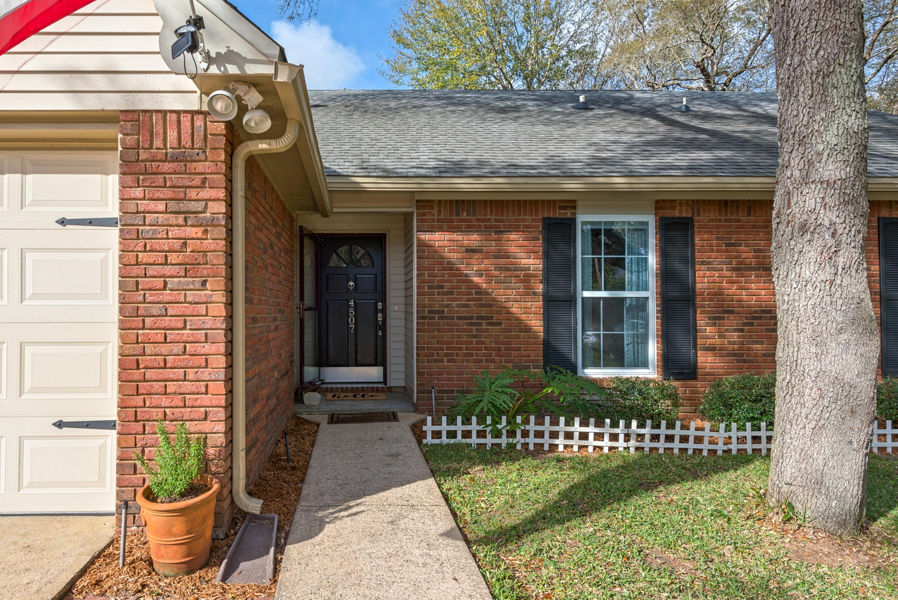 PARKWOOD LANE BLUEWATER BAY - Residential