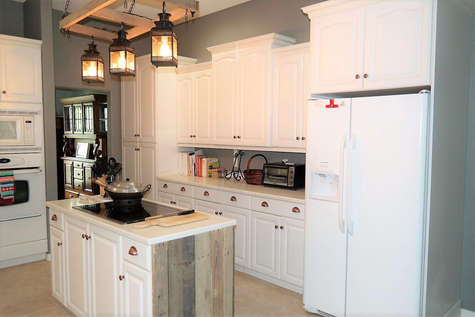 TEN LAKE ESTATES UNIT 1 - Residential