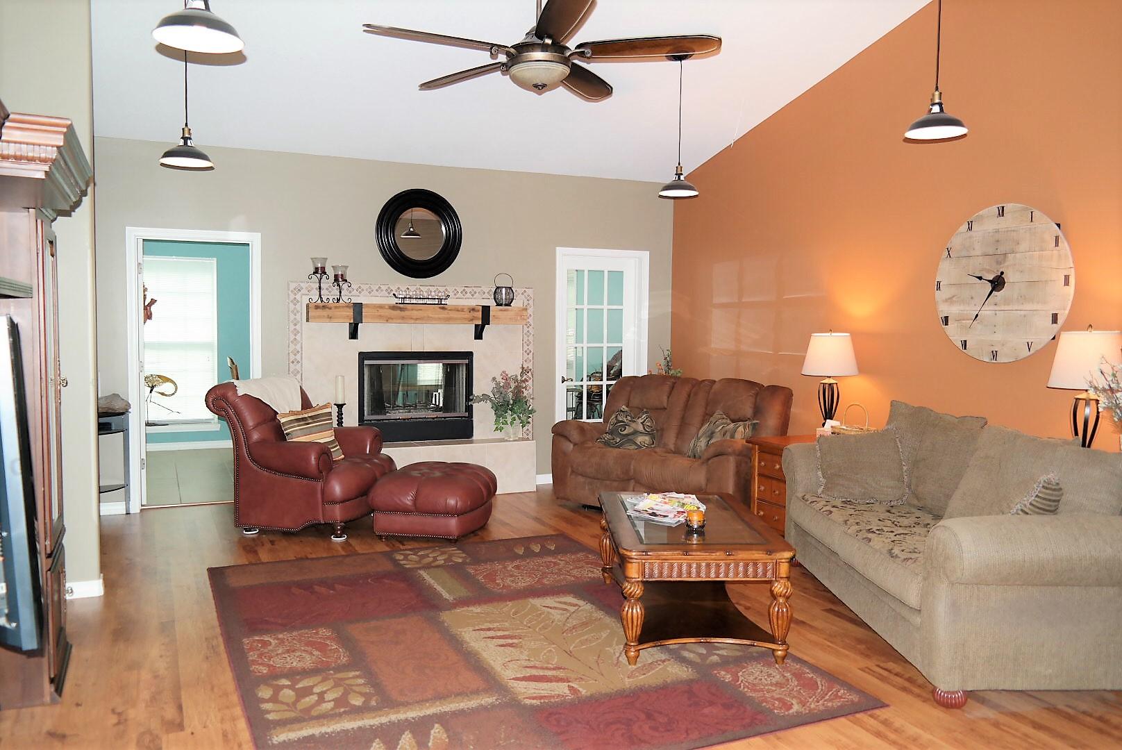 TEN LAKE ESTATES UNIT 1 - Residential