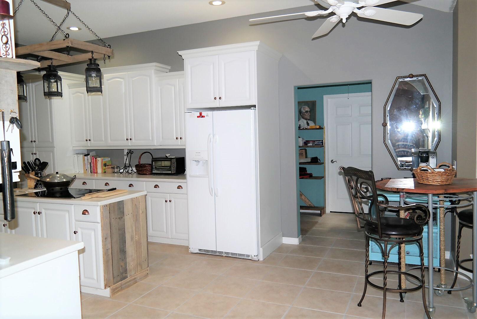 TEN LAKE ESTATES UNIT 1 - Residential