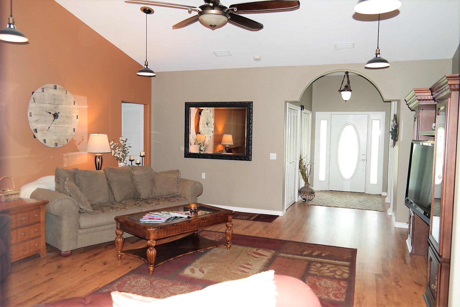 TEN LAKE ESTATES UNIT 1 - Residential