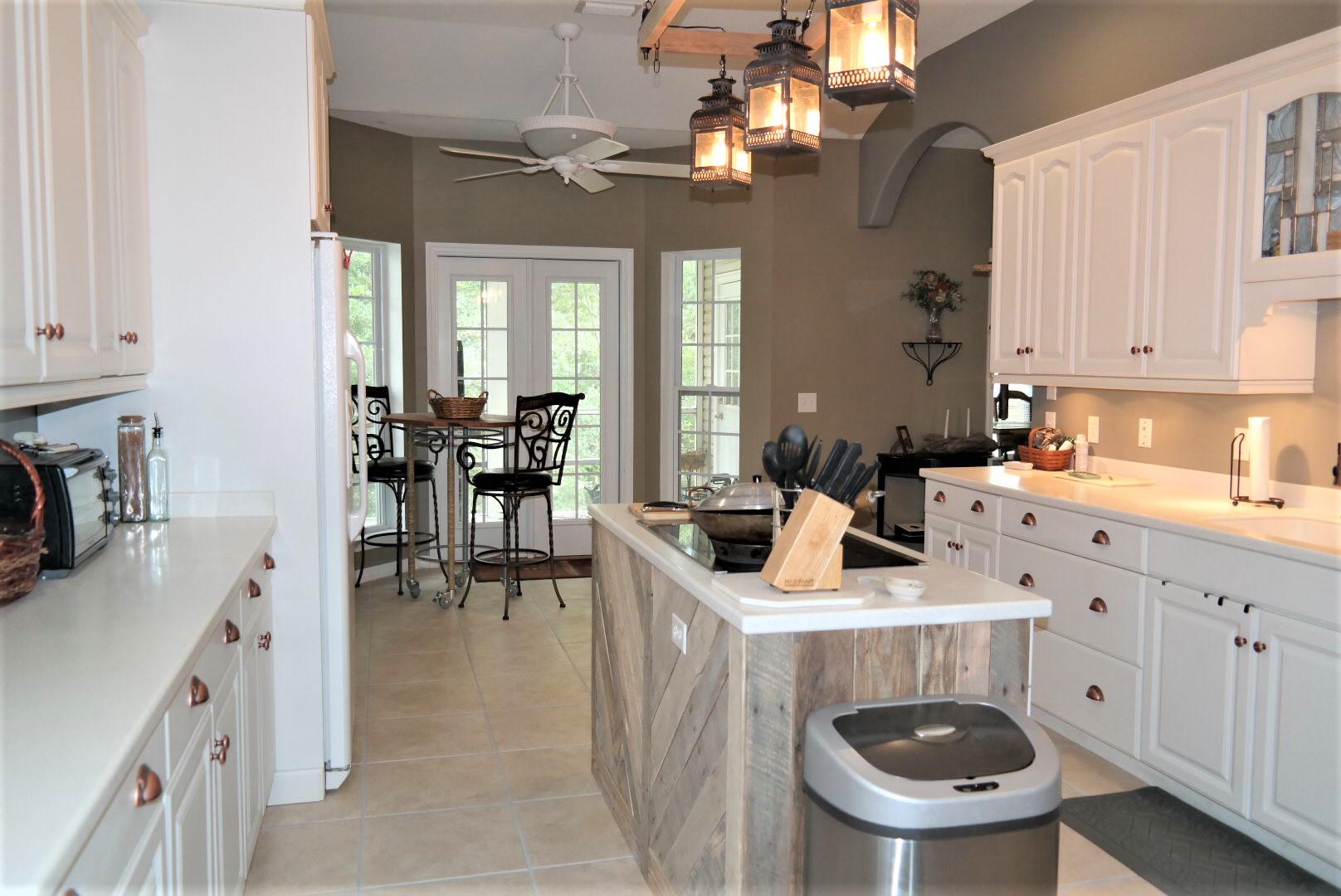 TEN LAKE ESTATES UNIT 1 - Residential