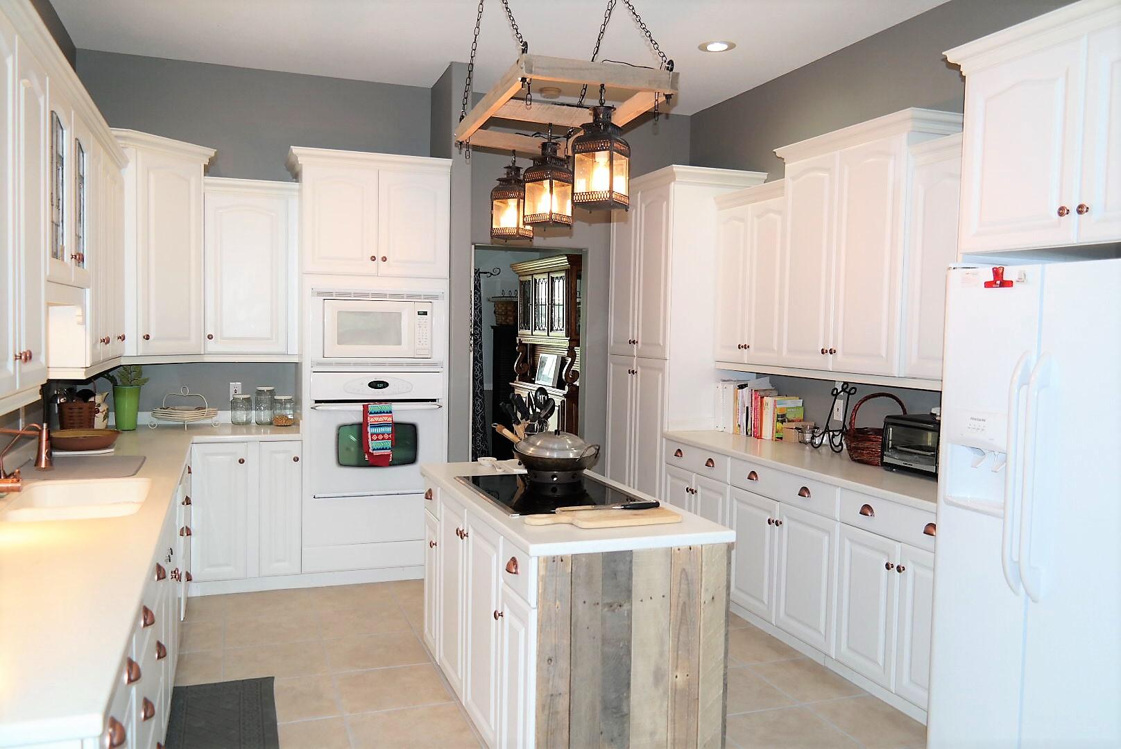 TEN LAKE ESTATES UNIT 1 - Residential