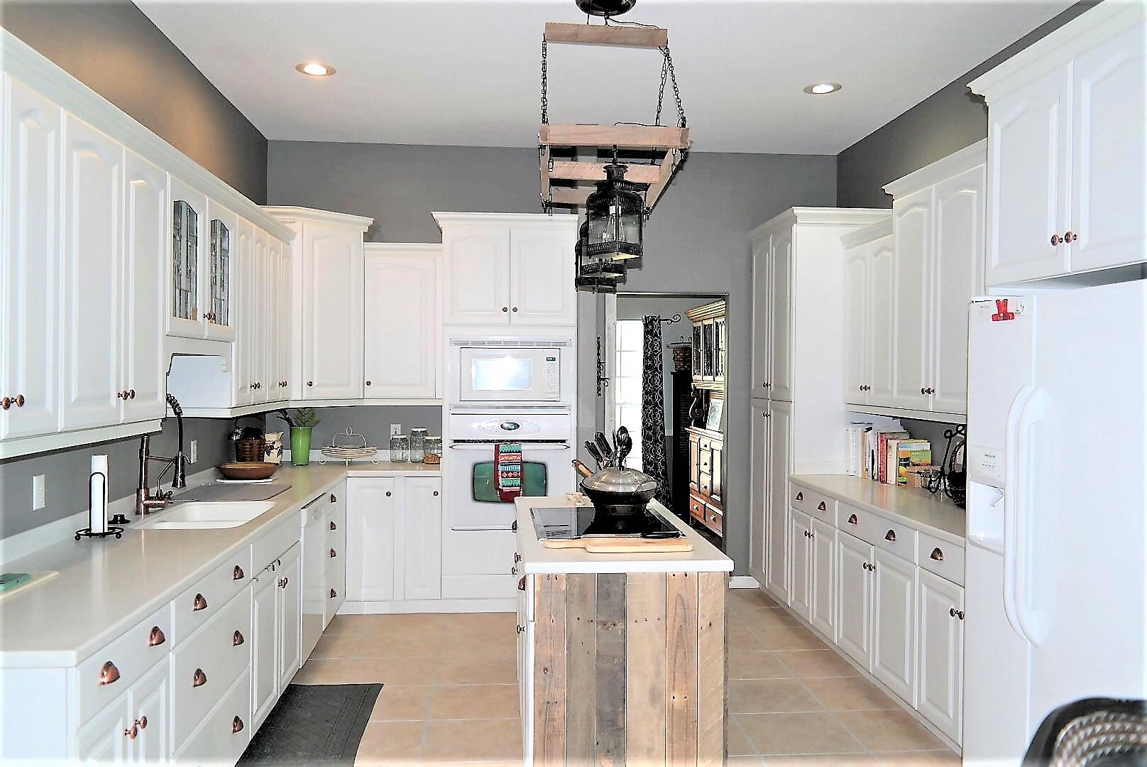 TEN LAKE ESTATES UNIT 1 - Residential