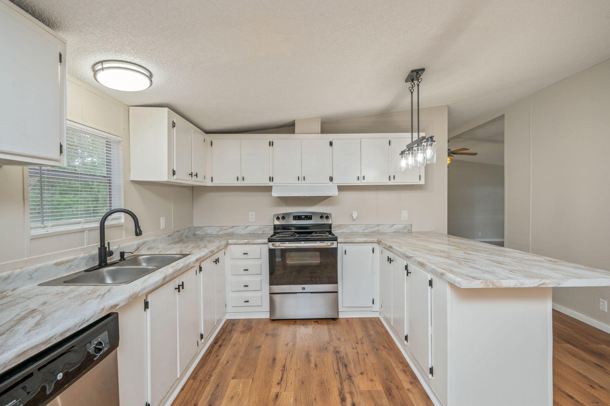 IMPERIAL LAKES 2 - Residential