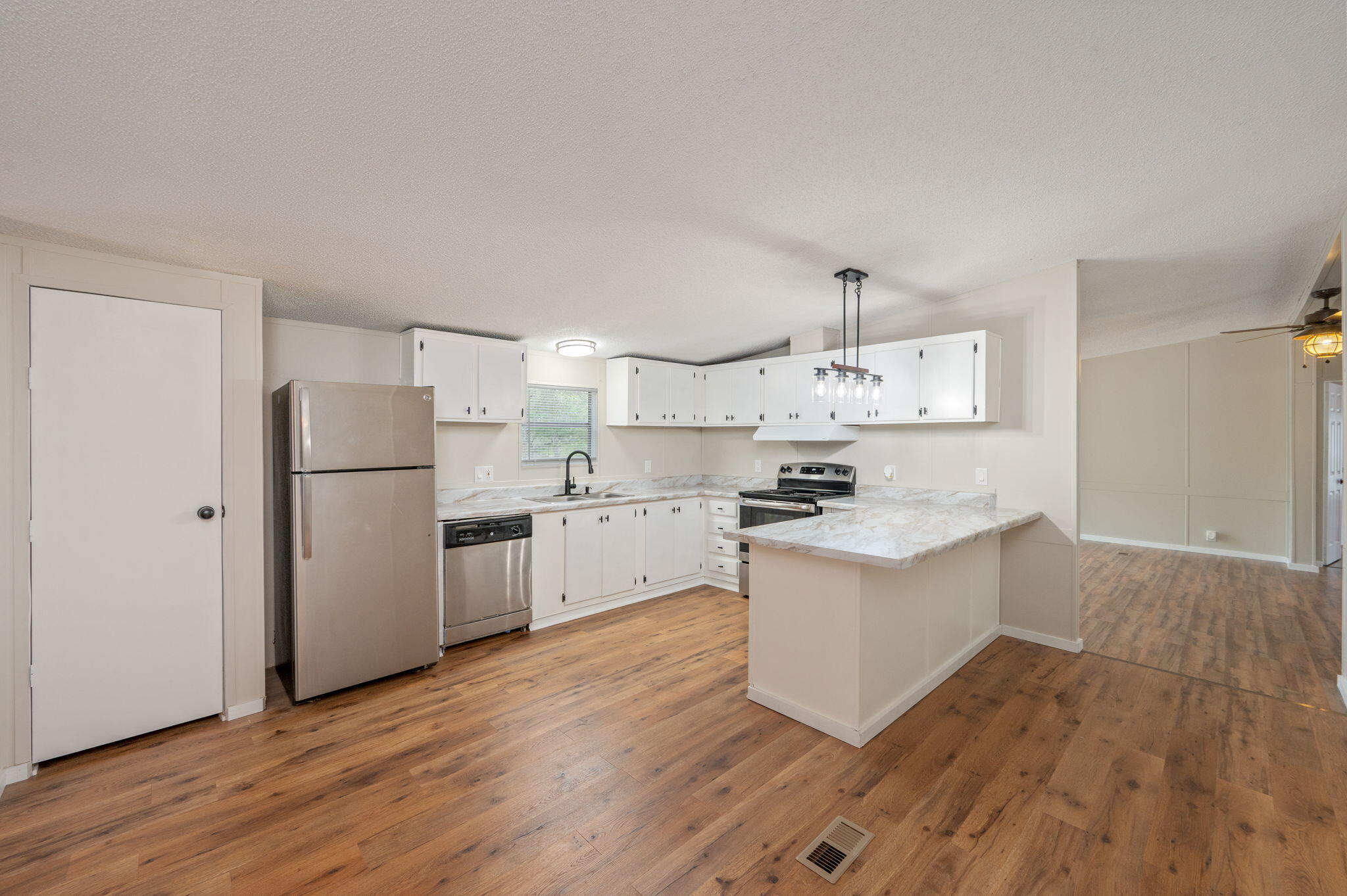 IMPERIAL LAKES 2 - Residential