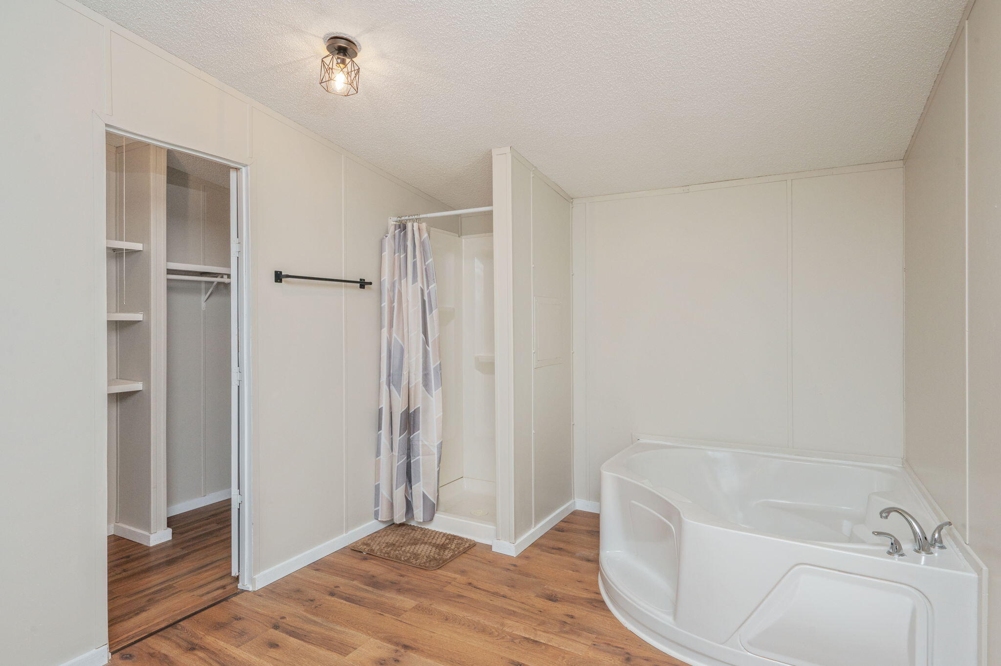 IMPERIAL LAKES 2 - Residential