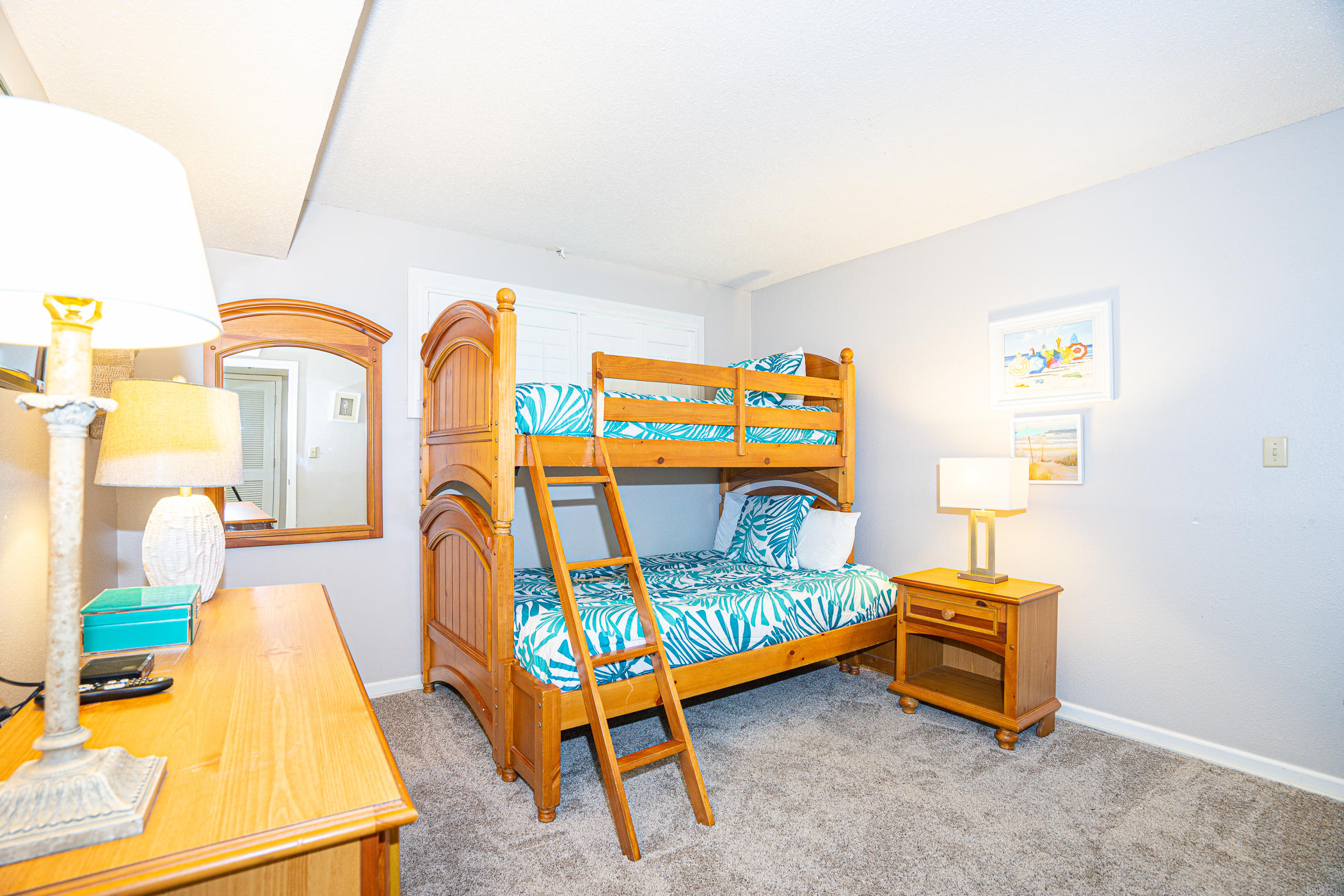 ISLANDER CONDO - Residential