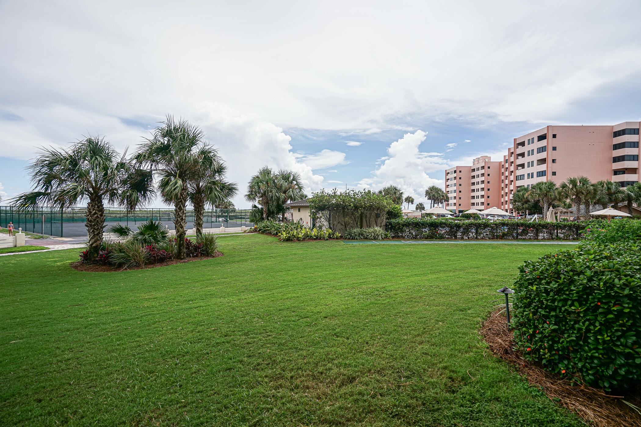 ISLANDER CONDO - Residential