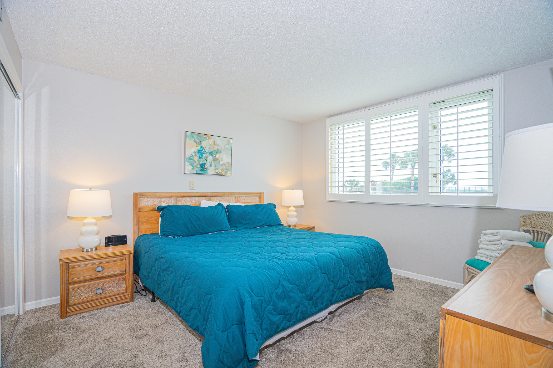 ISLANDER CONDO - Residential