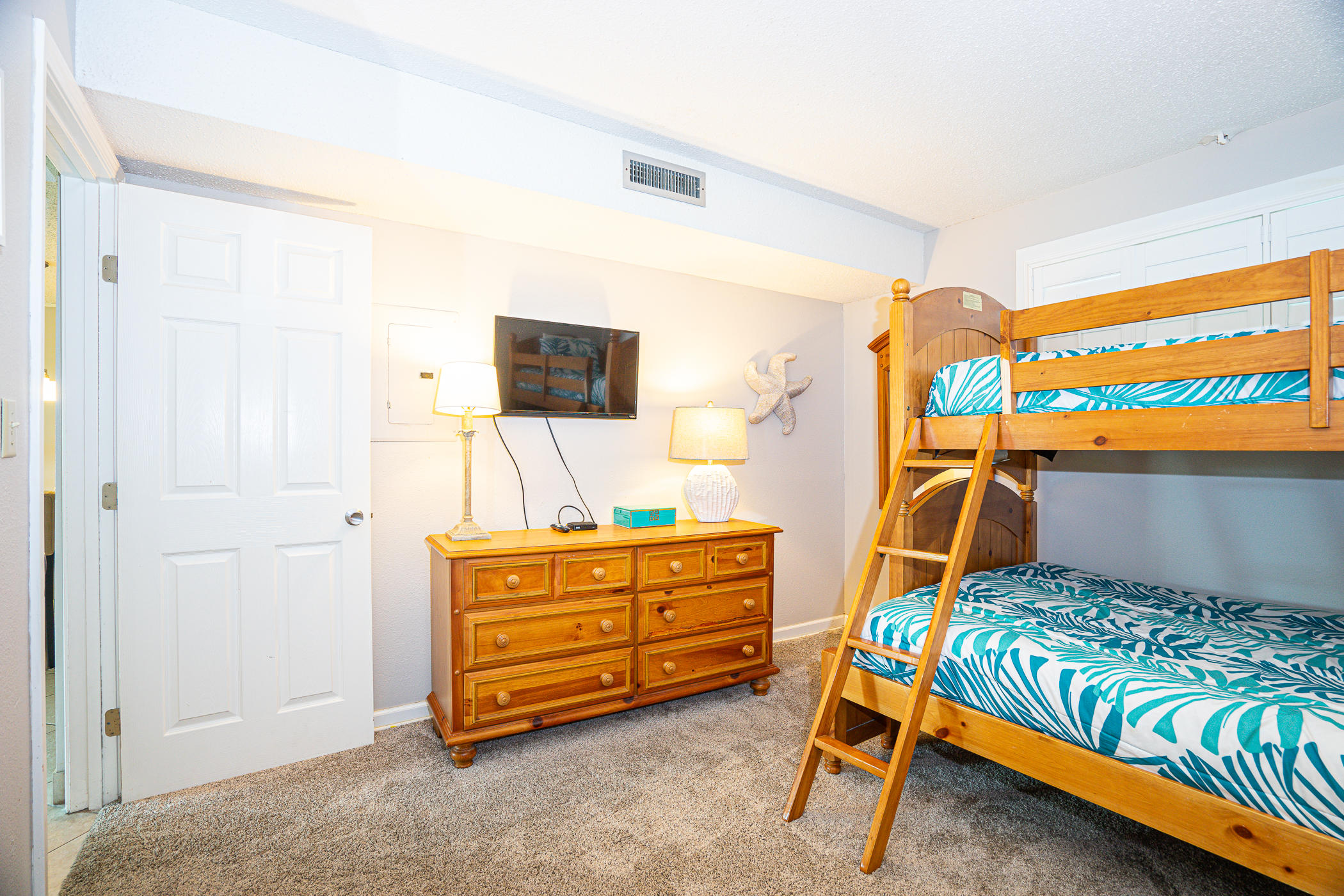 ISLANDER CONDO - Residential