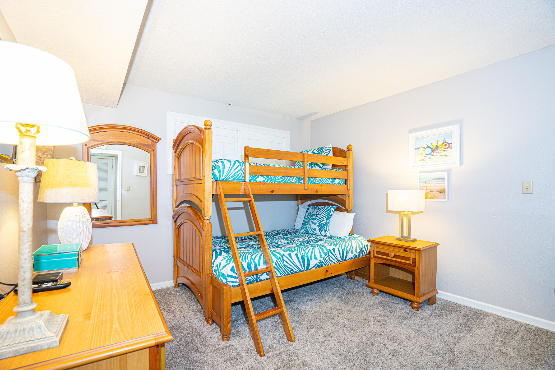 ISLANDER CONDO - Residential