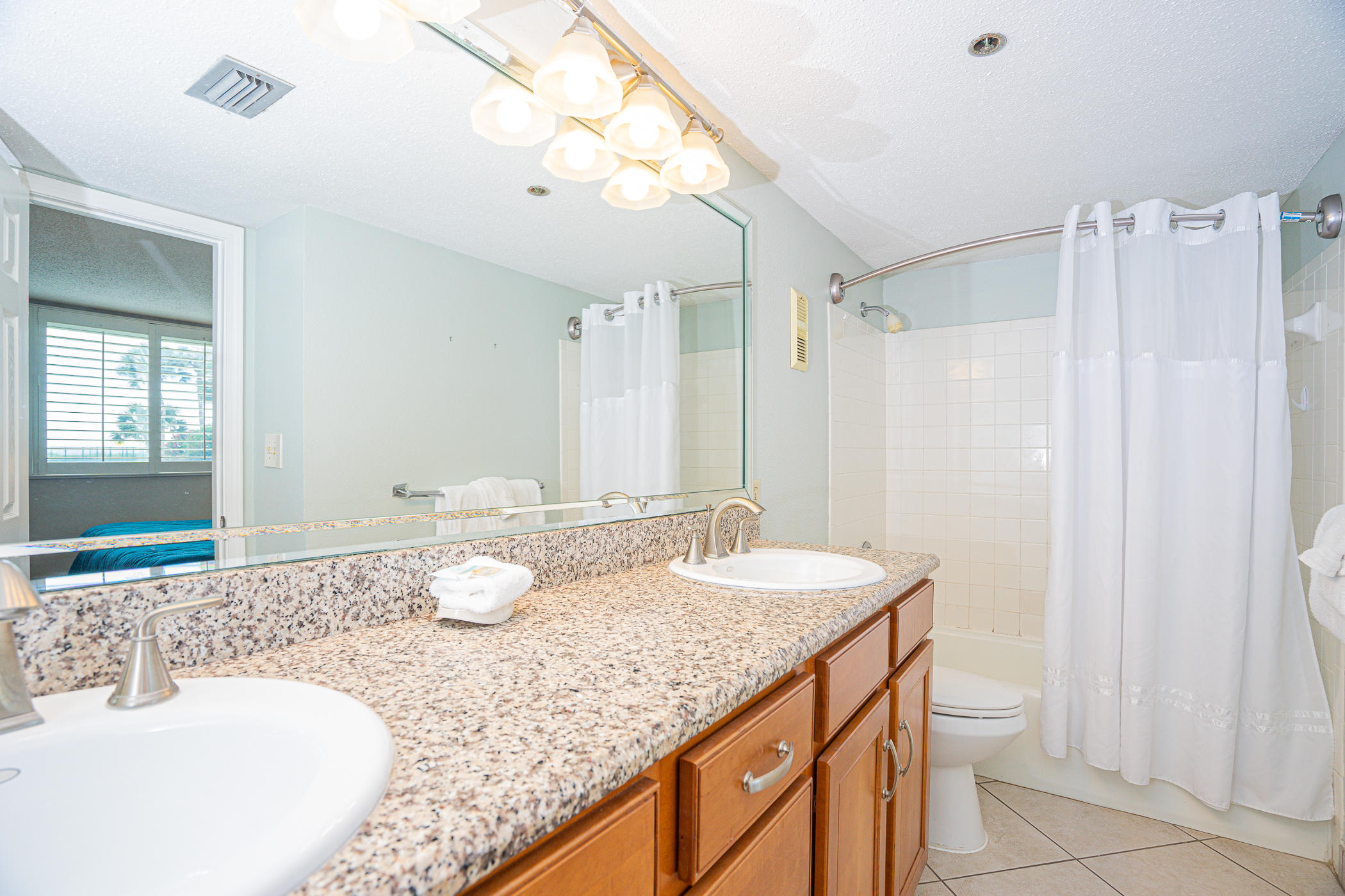 ISLANDER CONDO - Residential