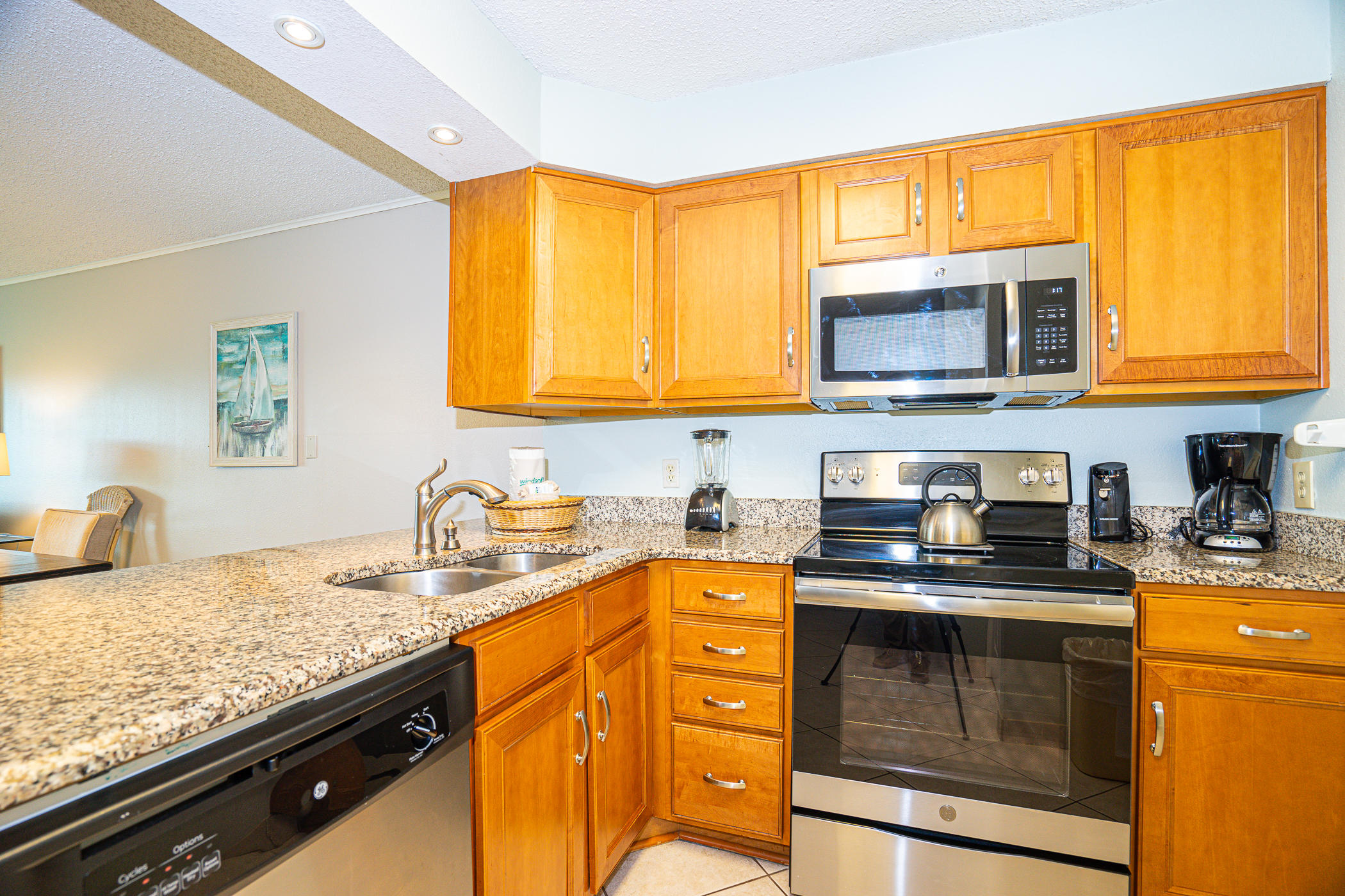 ISLANDER CONDO - Residential