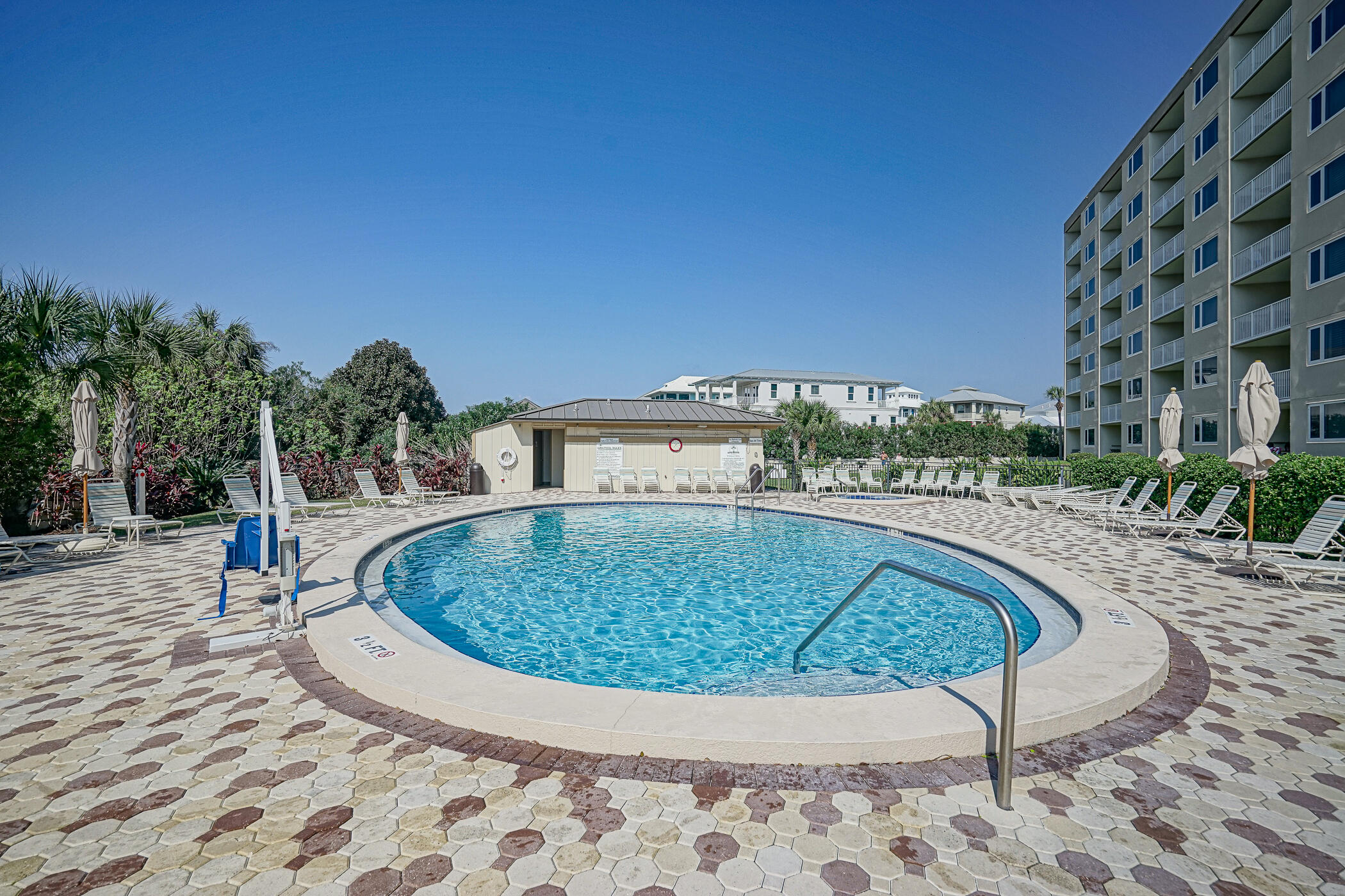 ISLANDER CONDO - Residential