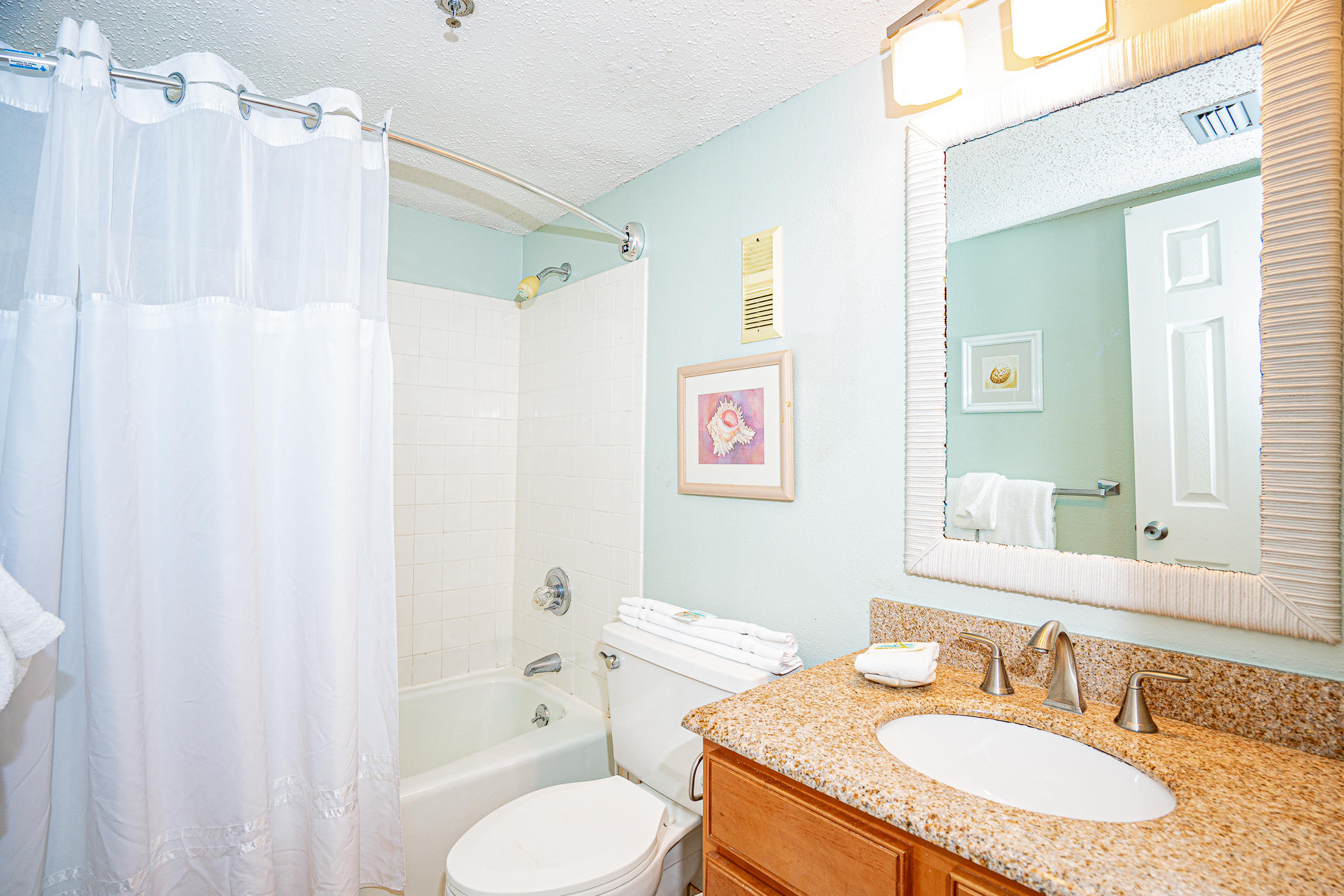 ISLANDER CONDO - Residential