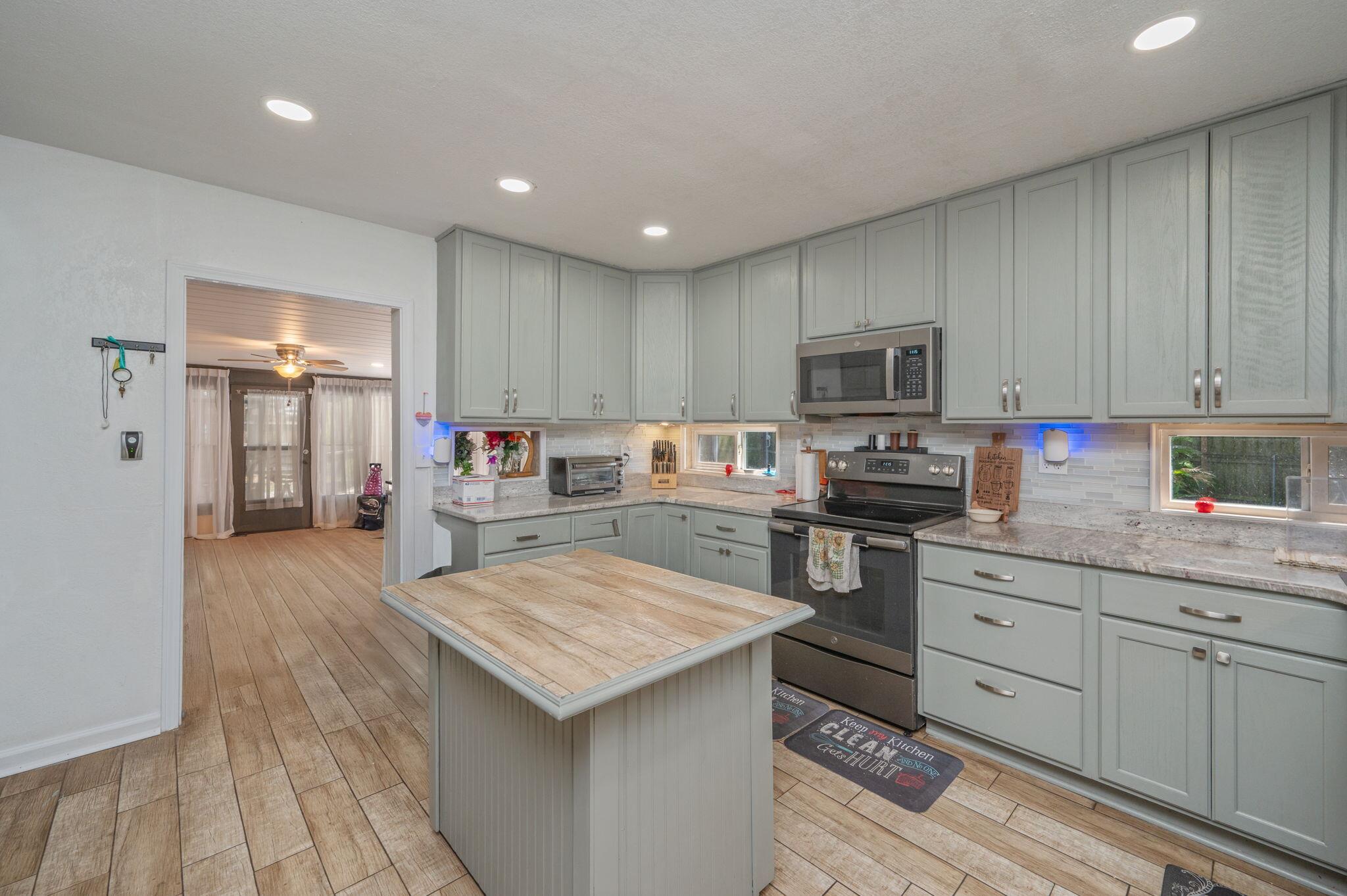 LONGWOOD S/D 4TH ADDN - Residential