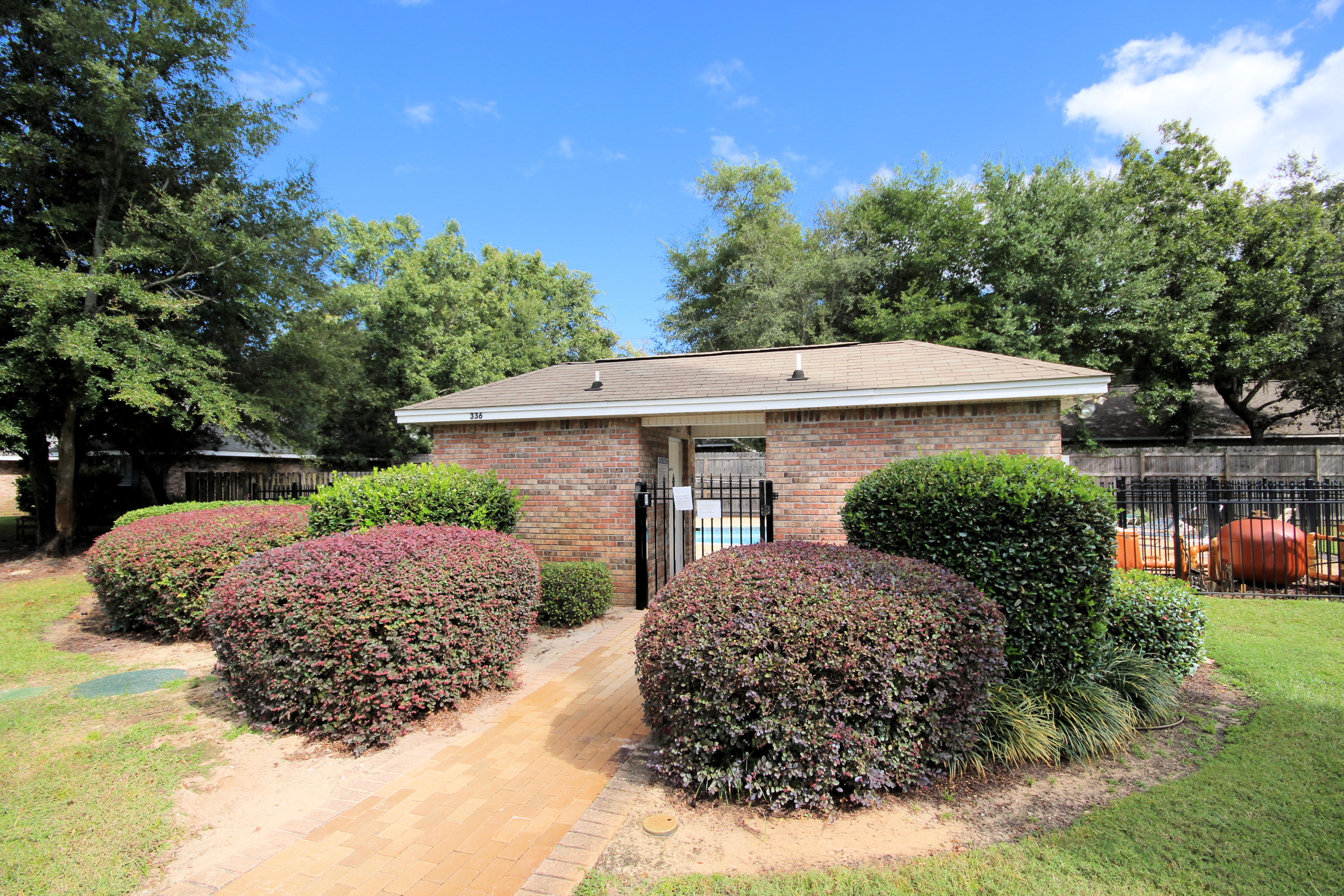 MACK BAYOU POINTE - Residential