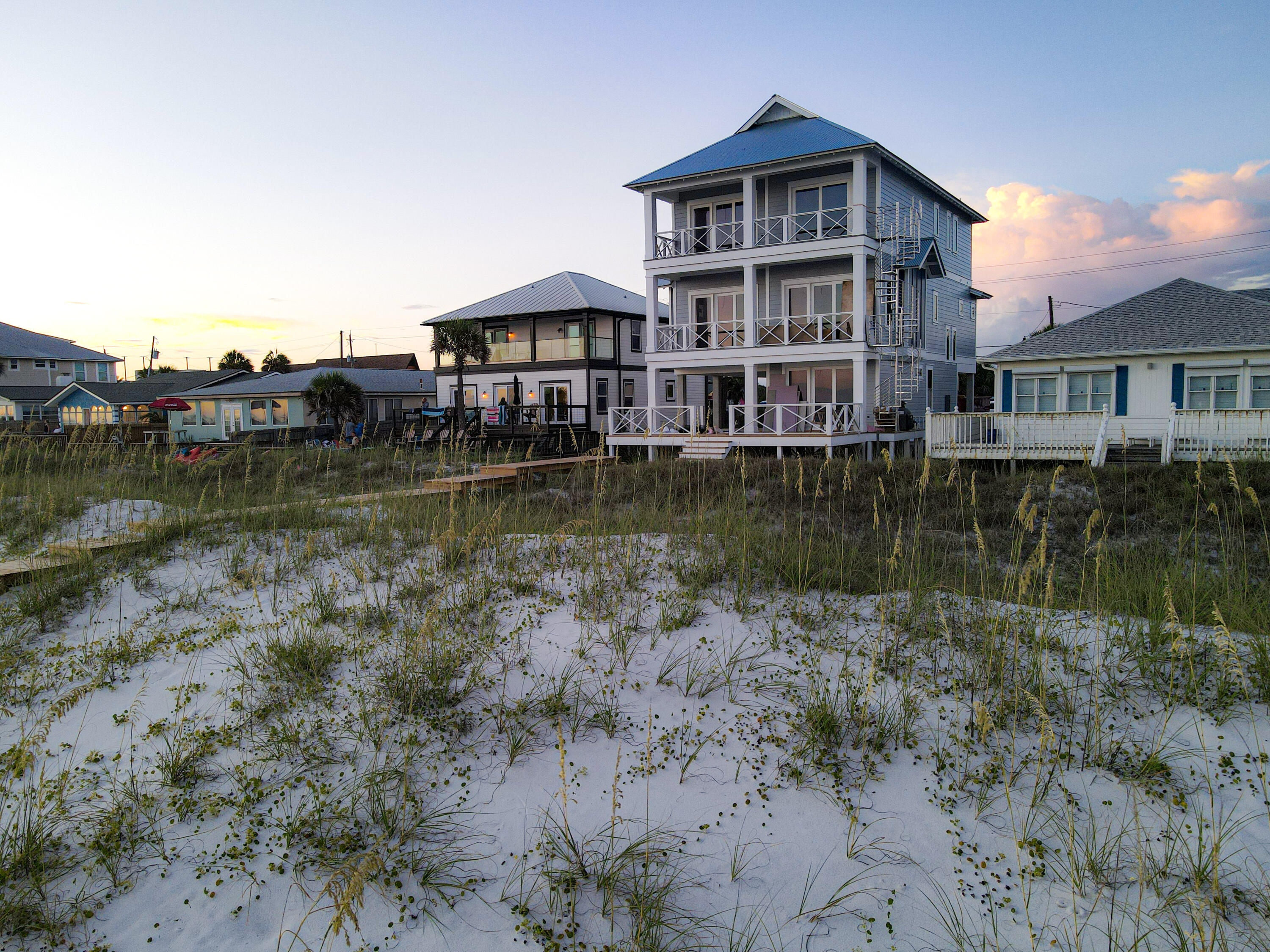 LULLWATER BEACH - Residential