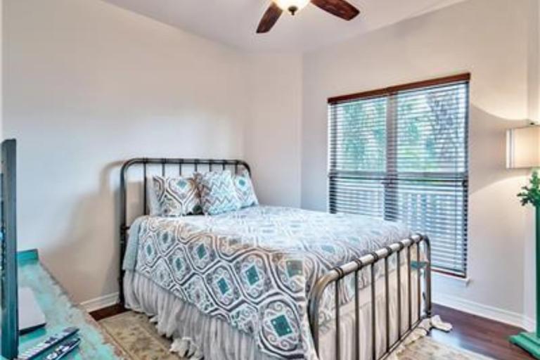 CRYSTAL BEACH COTTAGES - Residential