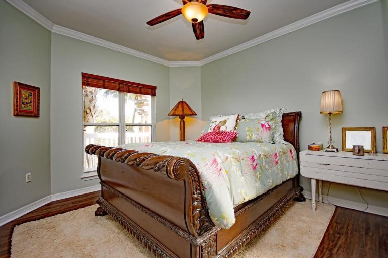 CRYSTAL BEACH COTTAGES - Residential