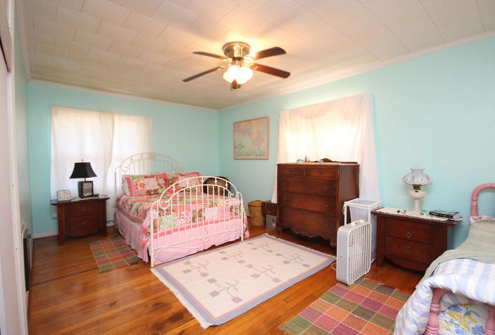 MOONEYS NORTH S/D - Residential