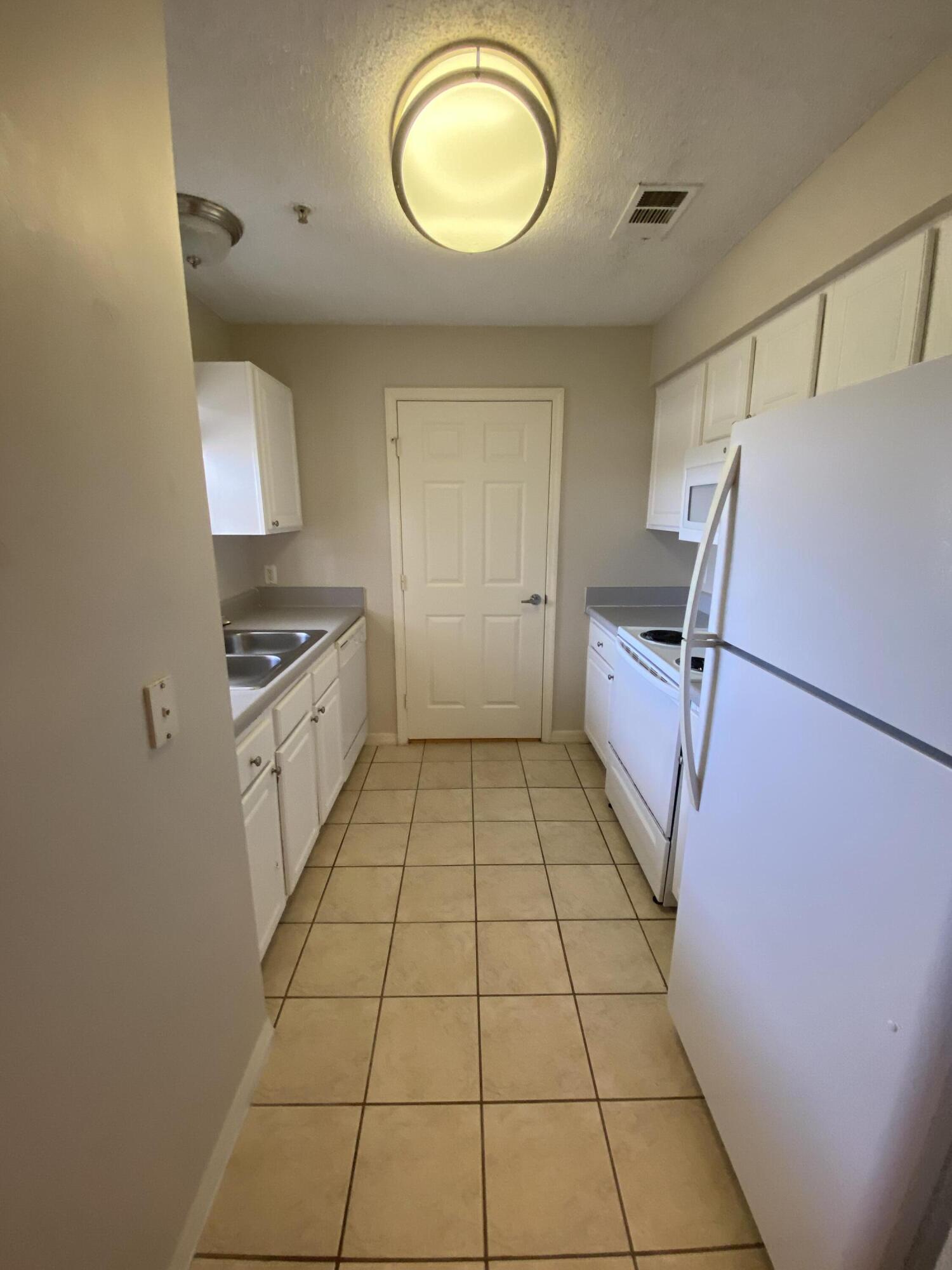 THE FLORIDA CLUB - Residential Lease