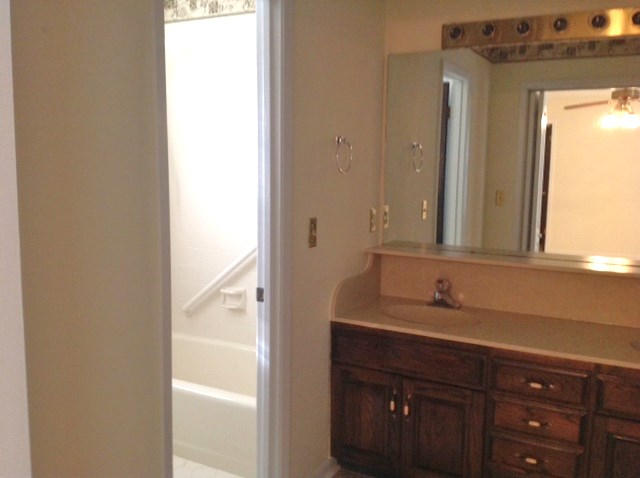 WOODLAND SHORES T/H PH 3 - Residential Lease