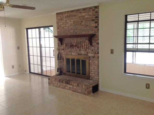 WOODLAND SHORES T/H PH 3 - Residential Lease