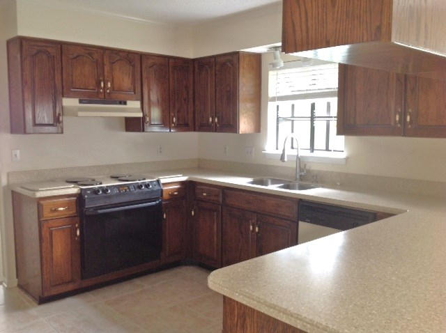 WOODLAND SHORES T/H PH 3 - Residential Lease