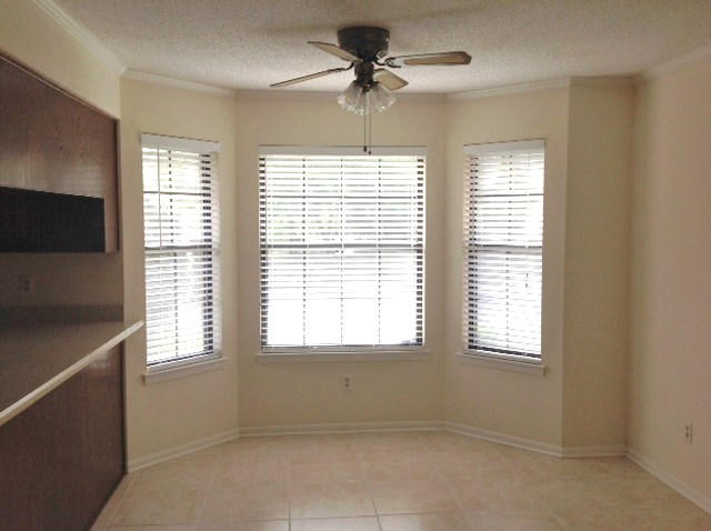 WOODLAND SHORES T/H PH 3 - Residential Lease