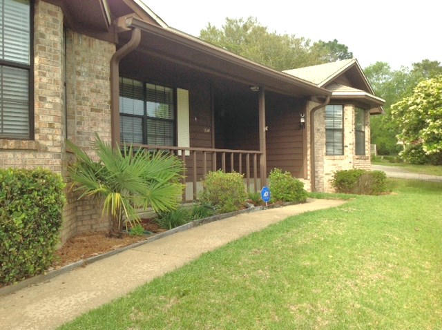 WOODLAND SHORES T/H PH 3 - Residential Lease