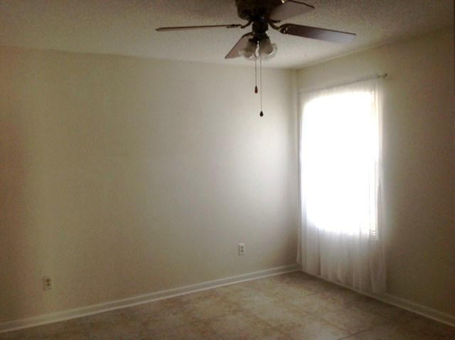 WOODLAND SHORES T/H PH 3 - Residential Lease