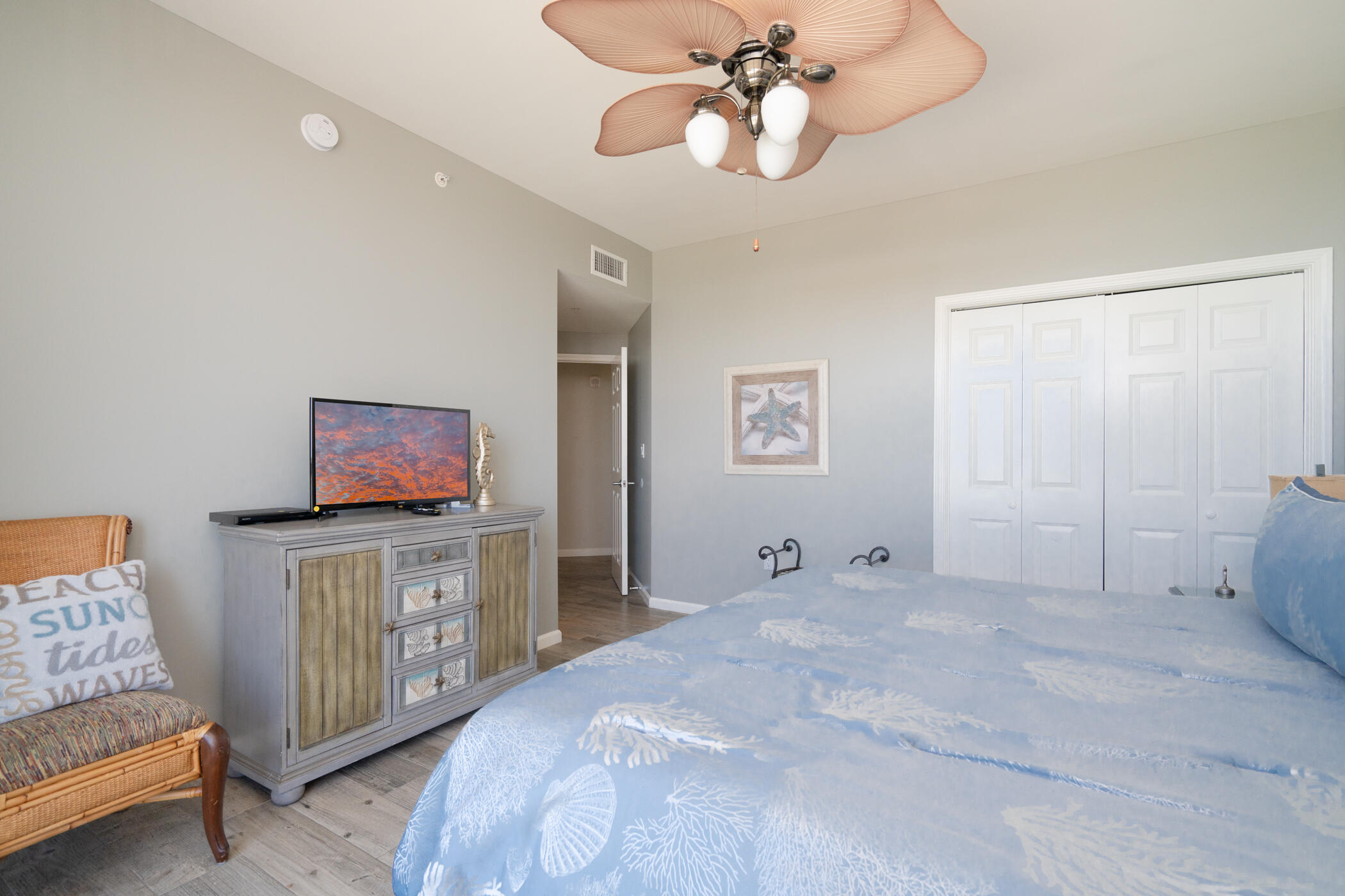 SILVER BEACH TOWERS - Residential