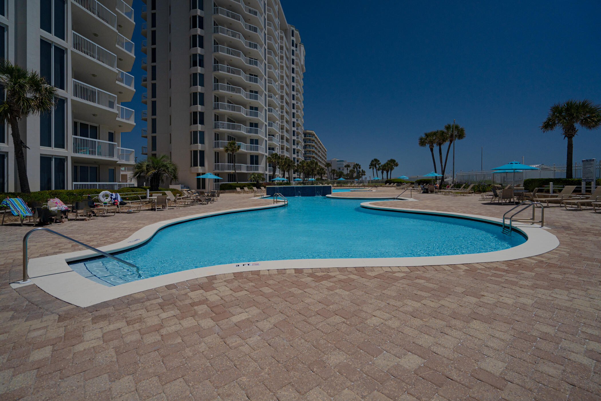 SILVER BEACH TOWERS - Residential