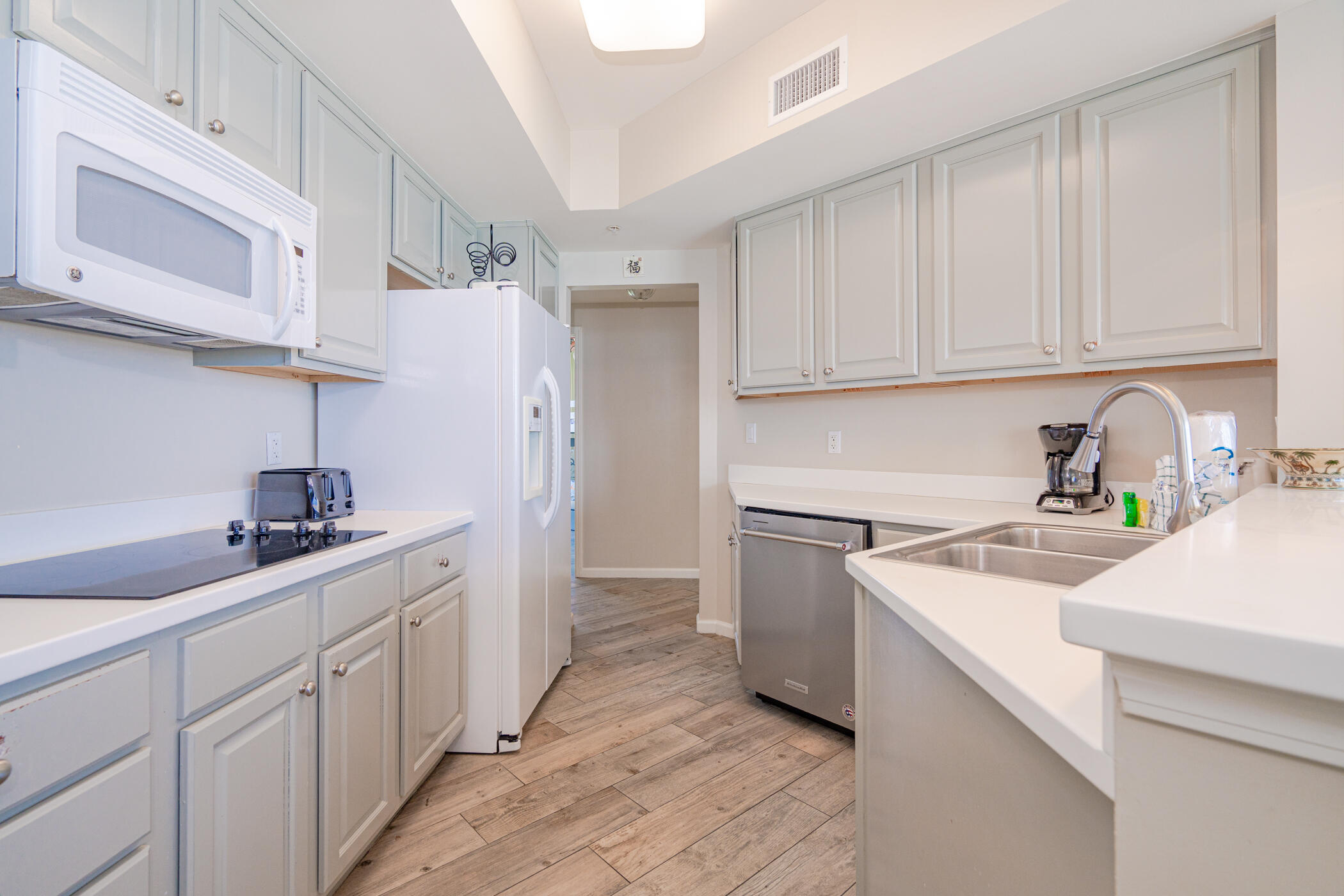 SILVER BEACH TOWERS - Residential