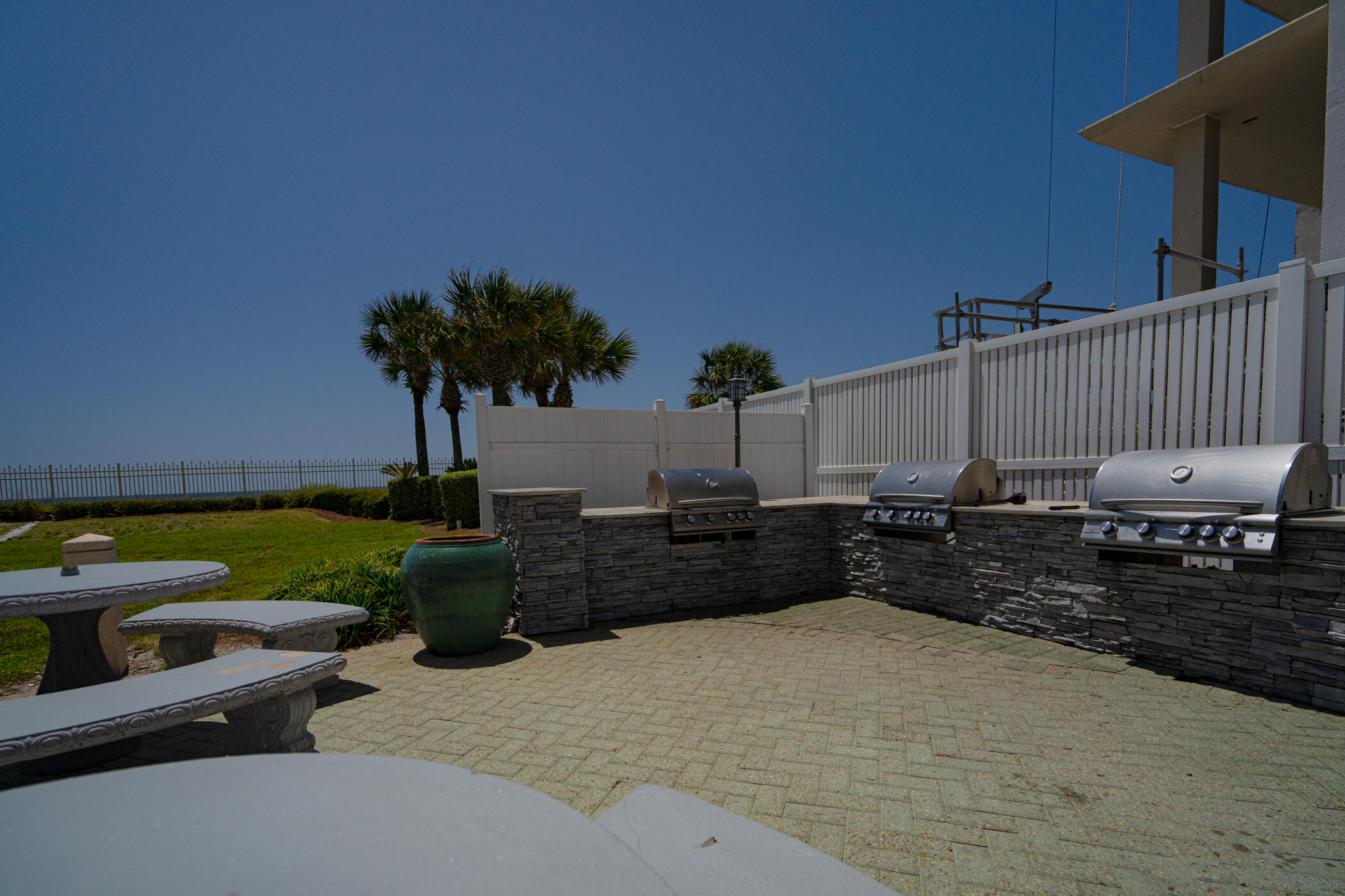 SILVER BEACH TOWERS - Residential