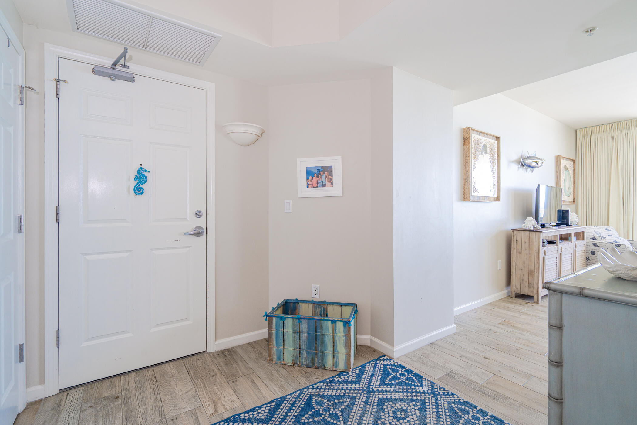 SILVER BEACH TOWERS - Residential