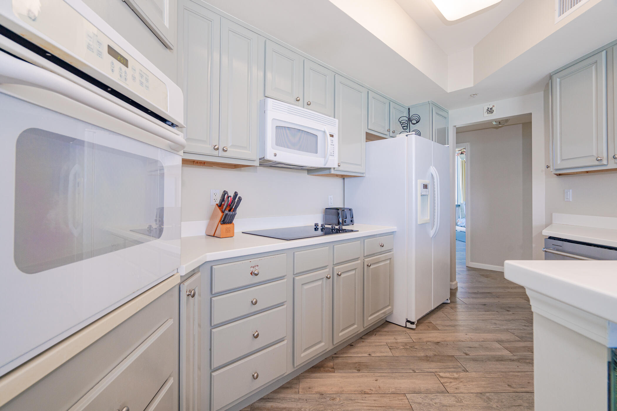 SILVER BEACH TOWERS - Residential