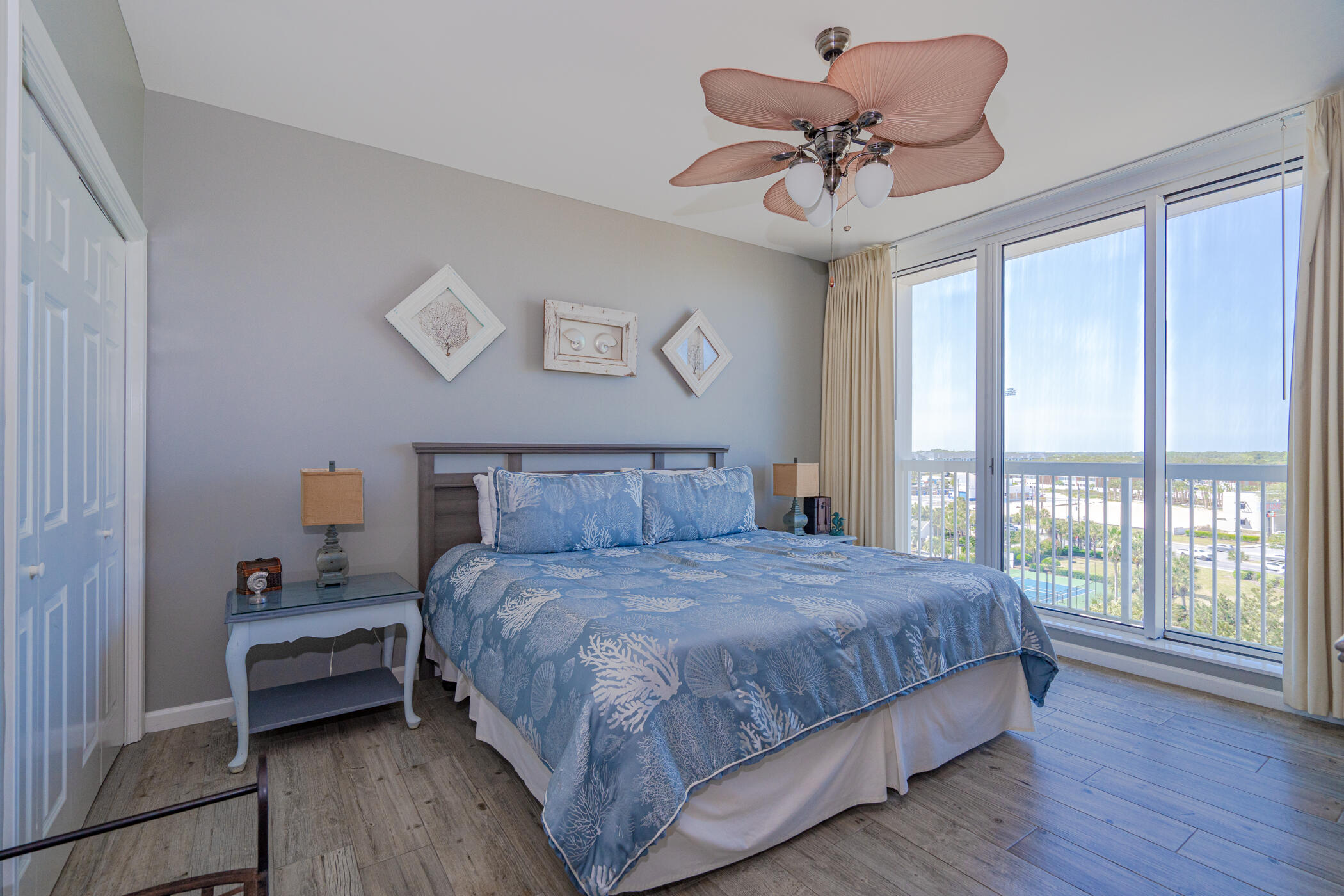 SILVER BEACH TOWERS - Residential