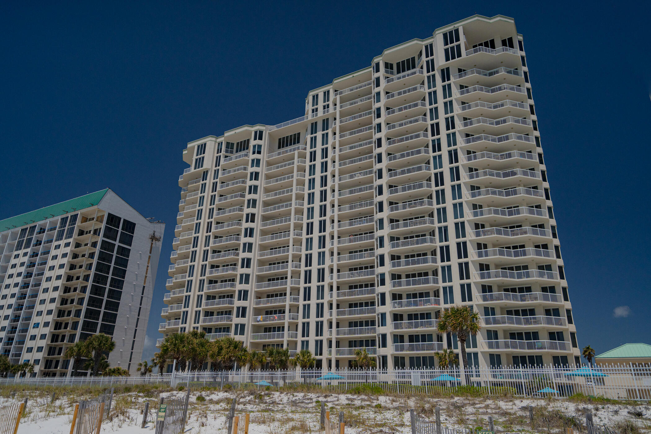 SILVER BEACH TOWERS - Residential