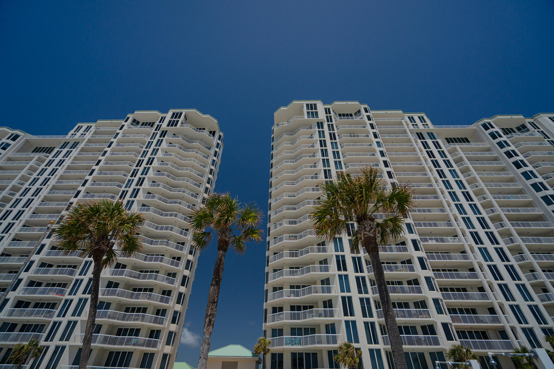 SILVER BEACH TOWERS - Residential