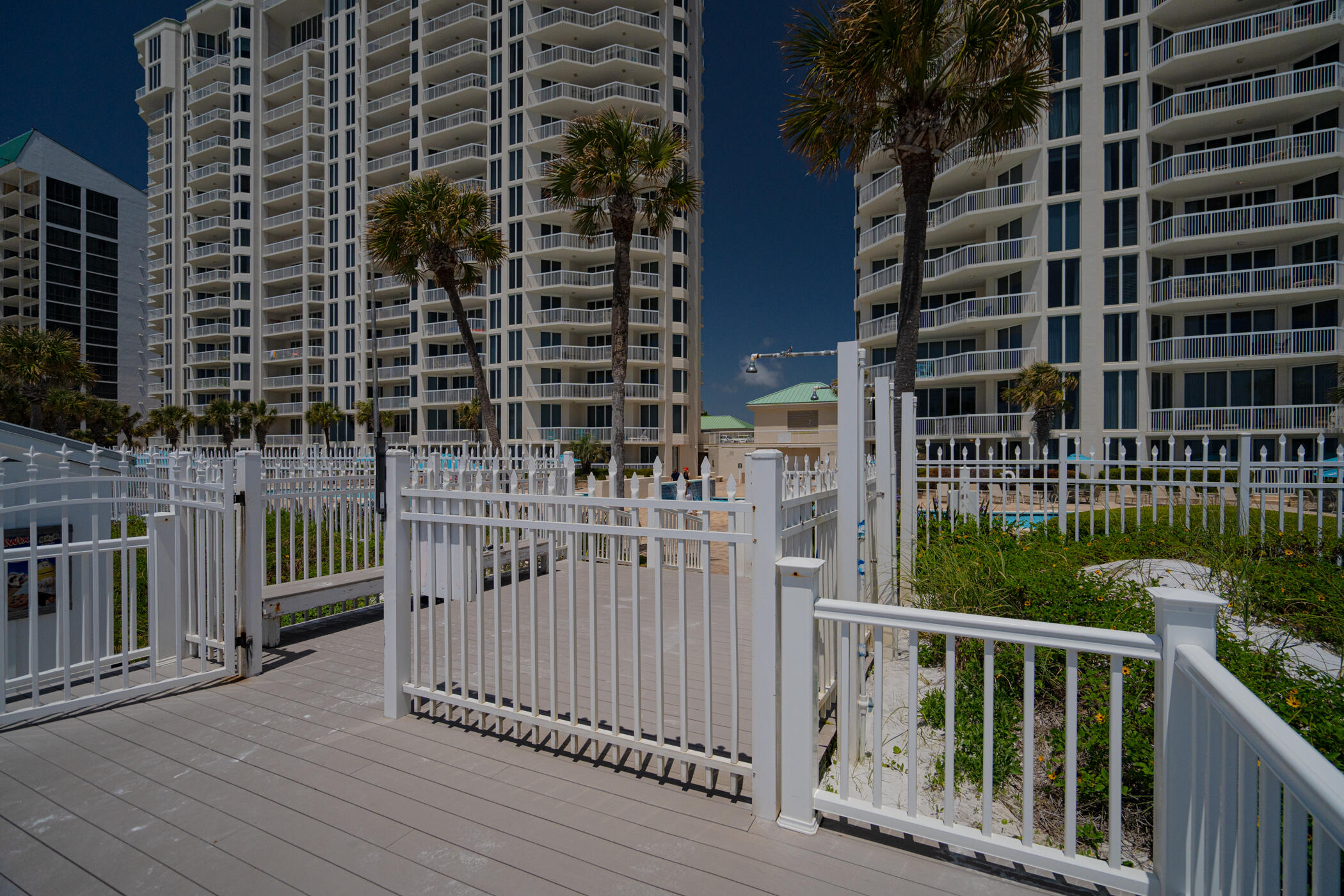 SILVER BEACH TOWERS - Residential